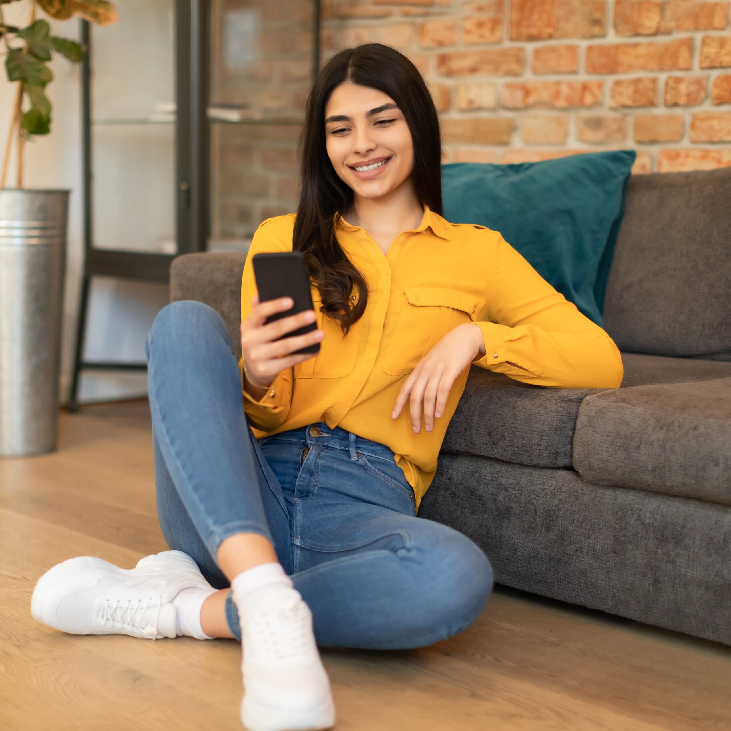 A woman searching online "What is Gestational Age?"