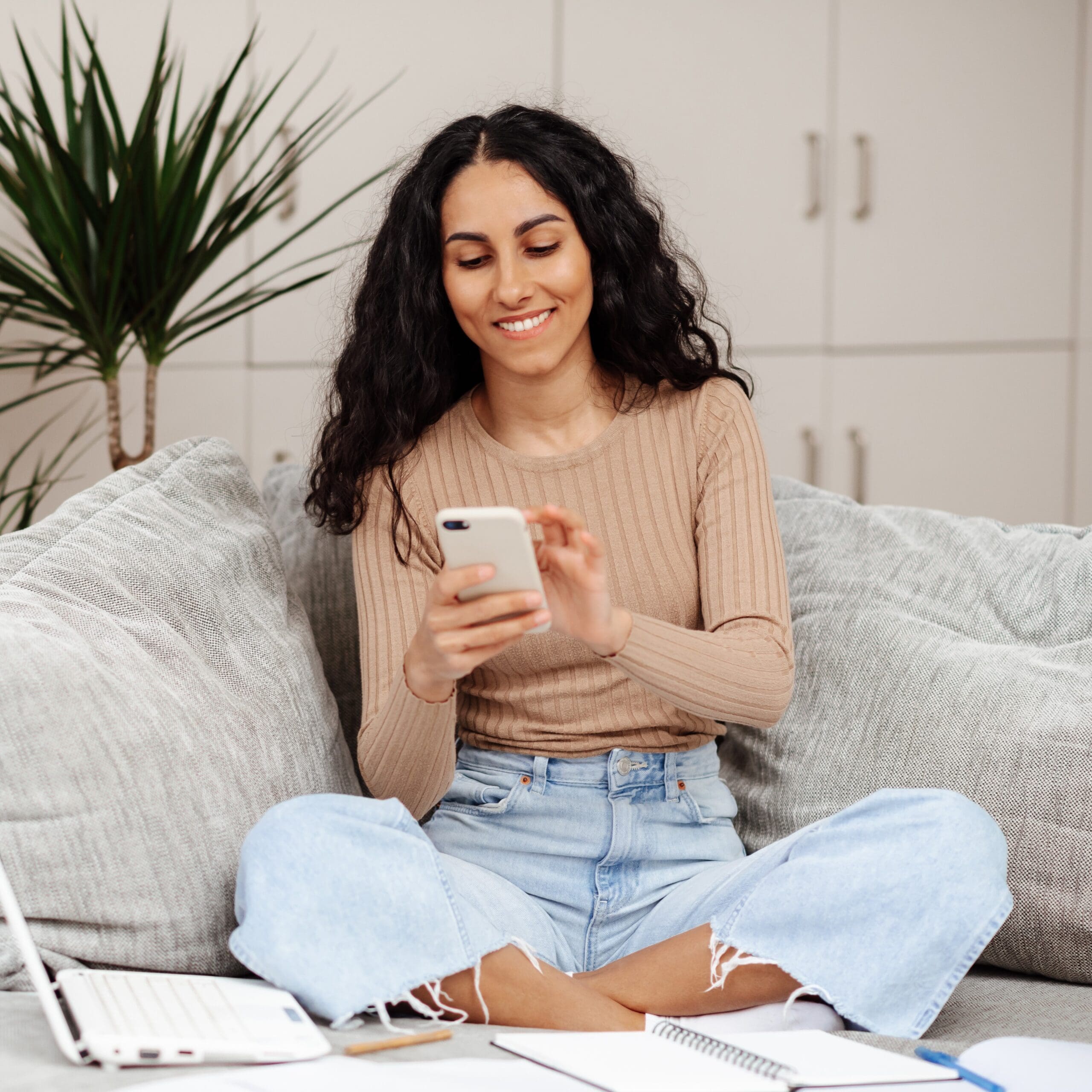 A woman searching for "Free Parenting Classes in Fresno, California"